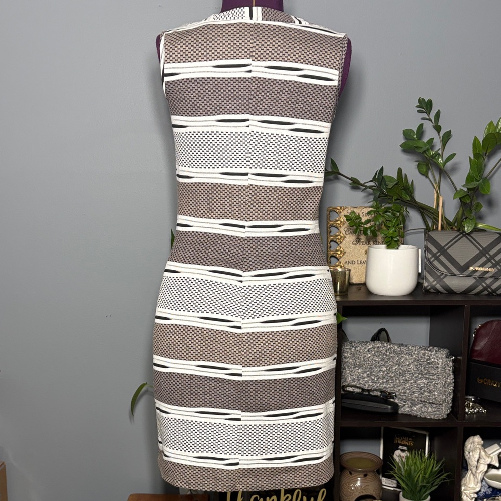 Papillon Blanc Monochrome and Patterned Sleeveless Dress - Picture 5 of 10